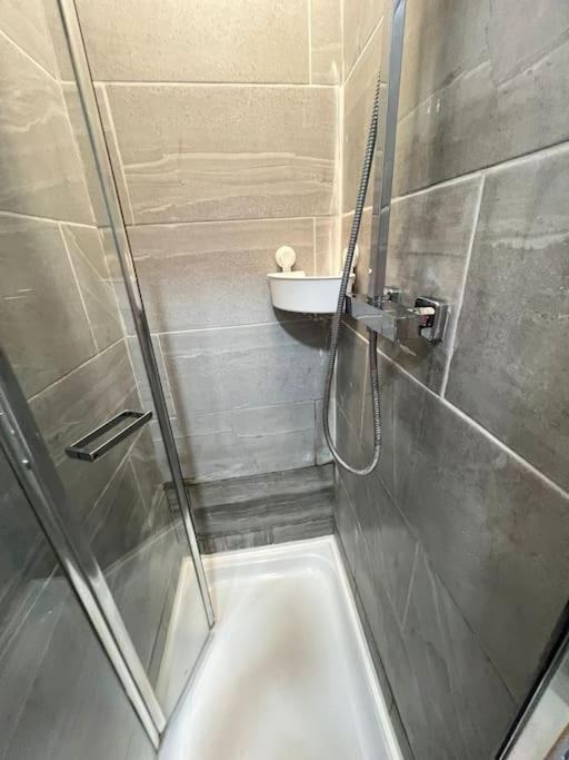 2 Bedroom Apartment Near Station London Eksteriør billede