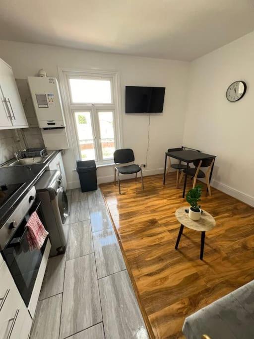 2 Bedroom Apartment Near Station London Eksteriør billede