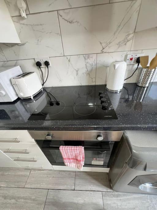2 Bedroom Apartment Near Station London Eksteriør billede