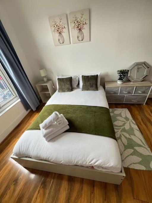 2 Bedroom Apartment Near Station London Eksteriør billede