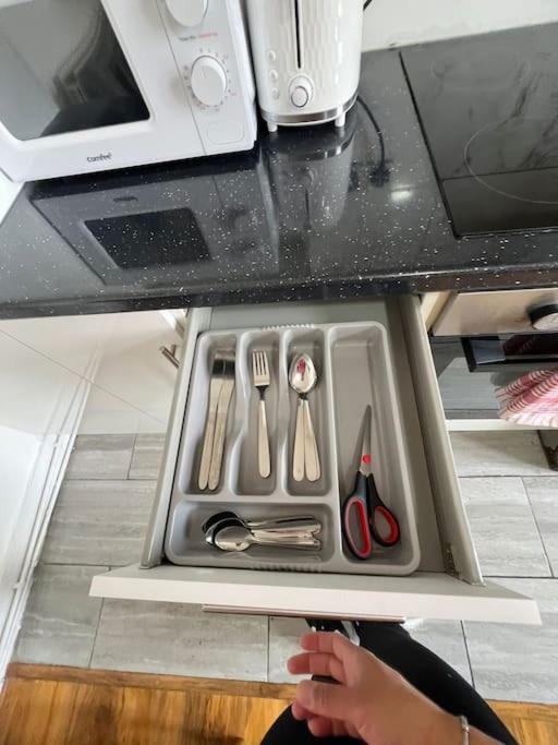 2 Bedroom Apartment Near Station London Eksteriør billede